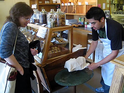 buy bread in cloth bag without plastic
